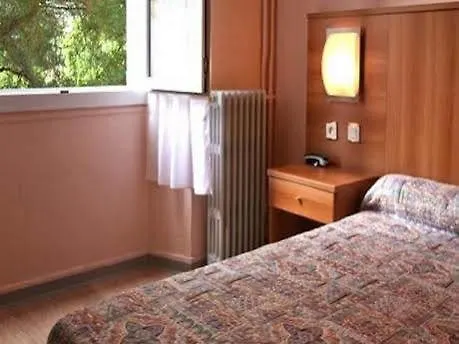 Otel De La Paix 2*