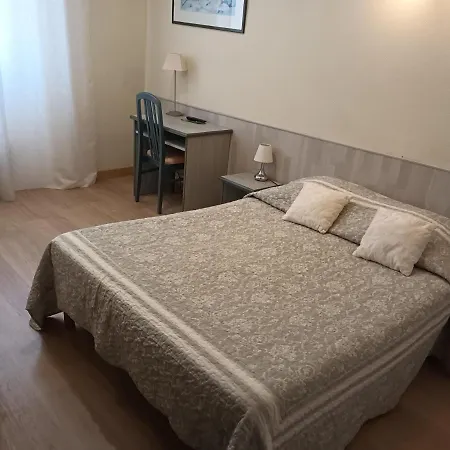 De La Paix Hotel 2*